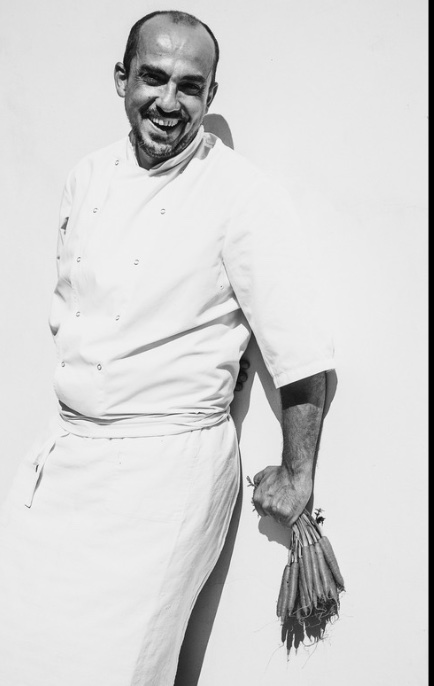 Retrato de Carlos Gutiérrez Urien con chaquetilla de cocina